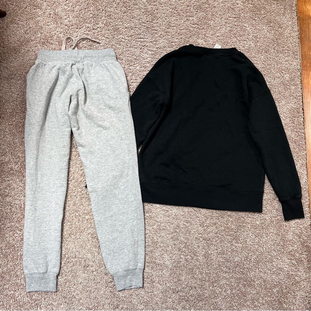 Clear Out Bundle! 8 pieces, about 5 pounds - EDIT: no Nike blue zip up hoodie - Picture 15 of 15